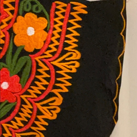 Authentic Mexican traditional embroidered blouse - Picture 4 of 4